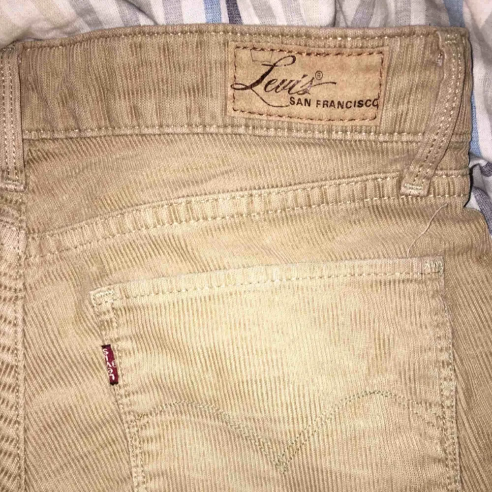 Vintage Manchester byxor från Levis. Köpta på plick men för små för mig :(. Jeans & Byxor.