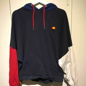  - Tröja från ellese använt fåtal gånger, nypris 800 kr.