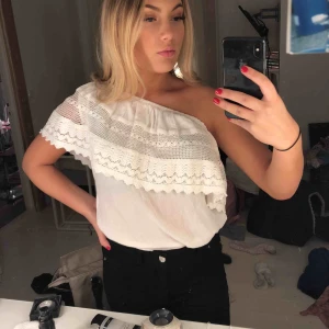  - One shoulder top från Nelly.com använd en gång (köparen står för frakten)