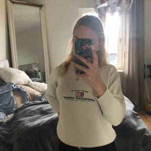  - Fin gant tröja, köptes för 799kr. Jag står inte för frakt