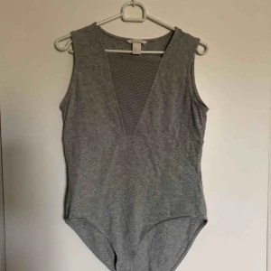  - Body från HM. Passar även S. Köparen står för frakt:)