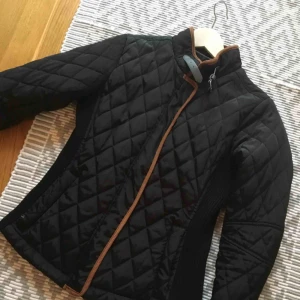  - En lite varmare jacka som passar bra till hösten.