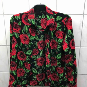  - Köptes från Cubus, aldrig riktigt passat mig så den har inte kommit till användning 