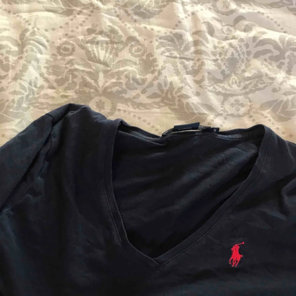 Ralph lauren tröja långärmad. Frakt tillkommer eller så möts vi upp!. Hoodies.