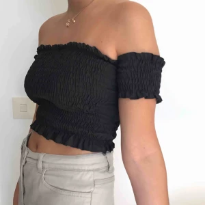  - Topp köpt i Frankrike, knappt använd. Väldigt stretchig 