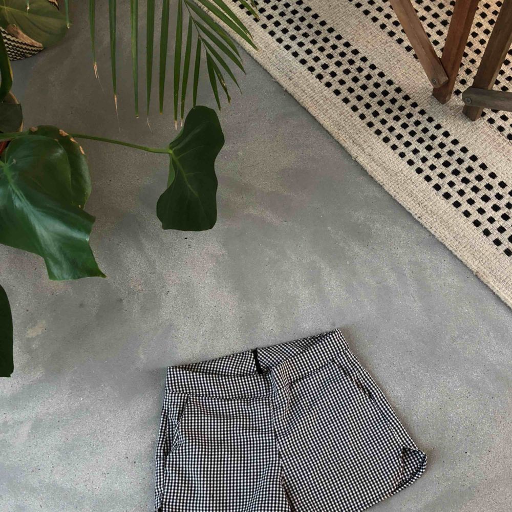 Snygga rutiga shorts från brandy Melville som passar någon med storlek XS-M beroende på hur man vill att de ska sitta:). Shorts.