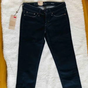  - Levi coupe skinny W24 L32  W23 L32  27/32