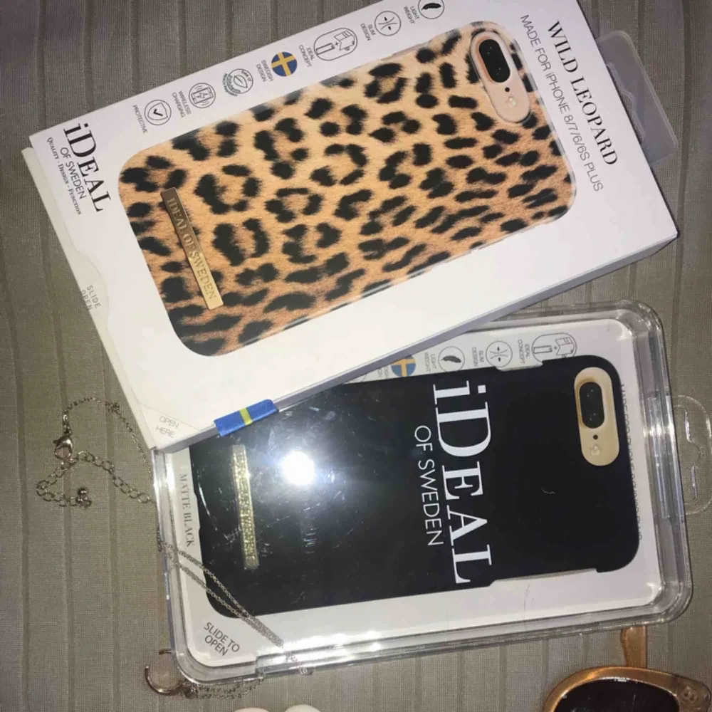 !DET SVARTA ÄR SÅLT! Säljer två helt oanvända mobilskal för IPhone 6,7,8 plus från Ideal of Sweden.🐆🖤 Köpta för 300 kr st säljs för 160 kr st.    Båda skalen är magnater skal så man lätt kan använda ett plånboksskal till. Pris kan diskuteras. . Övrigt.