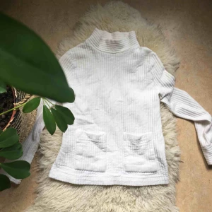  - Vintage tröja med väldigt fint och skönt material! 