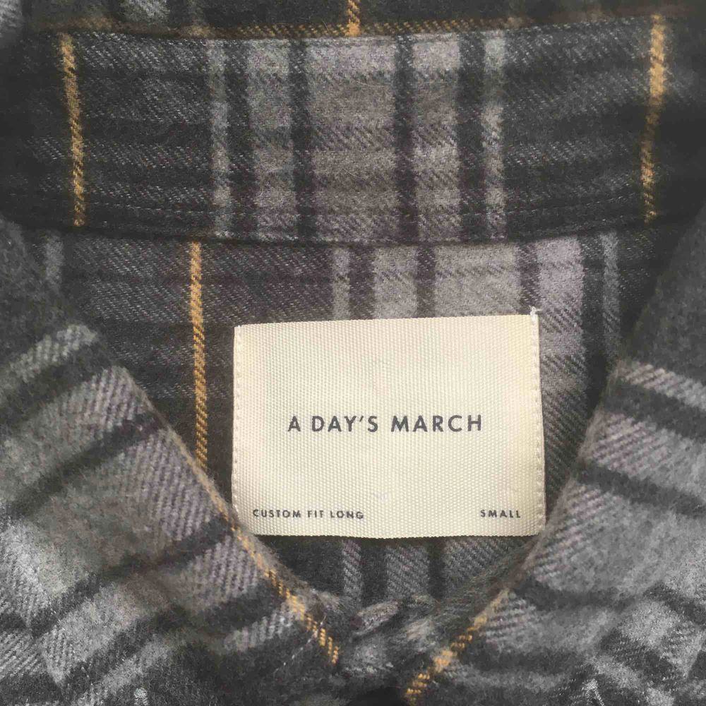 Grå/gul skjorta från A Day’s March, nyskick. Fri frakt.. Skjortor.
