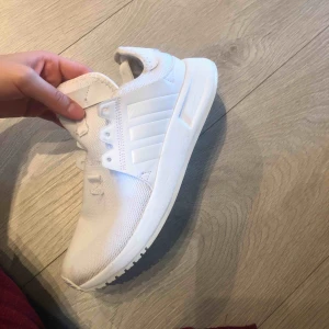  - Helt nya adidas skor.