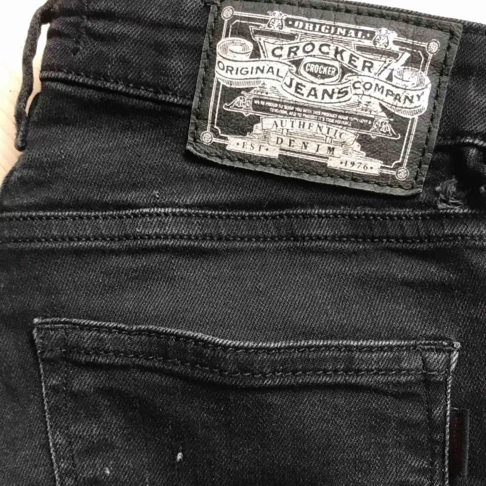 Snygga tajta jeans från Crocker. Storlek 25/32 i modell pow high. Smala jeans👍. Jeans & Byxor.
