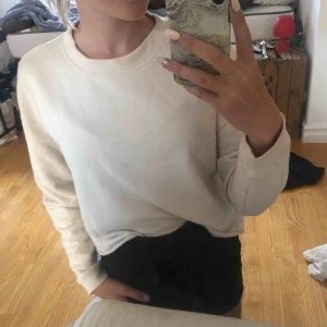  - Tröja från bik bok  Frakt tillkommer