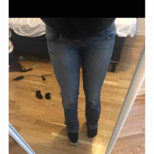  - Lee Bootcut storlek 28/32.