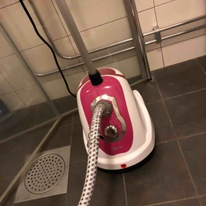  - min favorit genom alla tider, en nackdel att den tar lite för mkt plats men för den som ÄLSKAR fresha kläder är detta ett måste! köpte denna själv för ca 3000 kr.. säljer endast om man kan ses i norrköping då den är för stor för att frakta