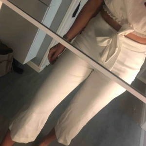  - Sjukt snygga culottebyxor !! Står 38 men dom är som 36  Tyvärr tycker jag att längden är lite kort för mina långa ben..( är 174 cm) annars sitter dom som en smäck!