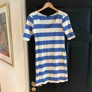  - Fin o vardaglig figursydd sommarklänning från Filippa K!