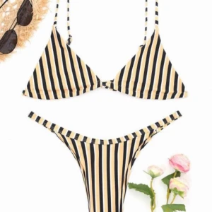  - Suupersnygg bikini från zaful, dock för liten för mig så helt oanvänd (endast testad med trosor under). Prislappar finns kvar. 80kr ink. frakt😁🌈🌞 