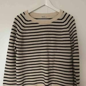  - Super fin stickad Filippa k tröja. Använd 2 gånger. 