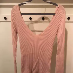 Laxrosa tröja, sparsamt använd. 50kr exklusive frakt, kan mötas upp i Stockholm.