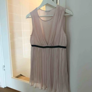  - Super fin blus ifrån Stock H LM, i storlek 34. Använd fåtal gånger. Köparen står för frakt och pris går att diskuteras!