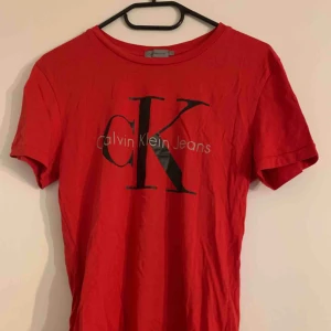  - Calvin Klein t-shirt