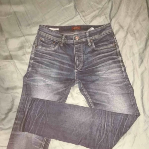  - Jeans i bra skick sällan använda. Köpta på Jack and Jones för minst 500kr.