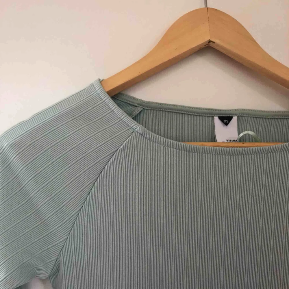Jättefin mintgrön tröja från Visual Clothing Project. Figursydd i storlek XS. Aldrig använd. Fin kvalitet.. Toppar.