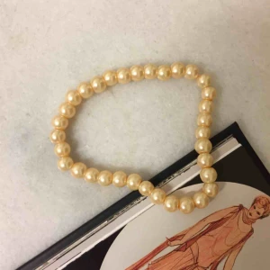  - Inte stretchigt men går att rulla över handen. Fri frakt! 