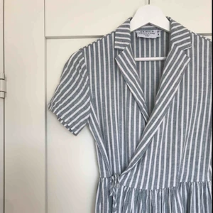  - Klänning från na-kd som endast är använd en gång och därför är i mycket fint skick! 