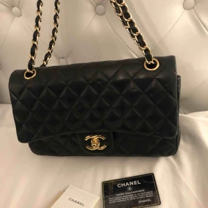  - Chanel väska äkta läder aaa-kopia. OBS! Möts ej upp postar endast! Skickar med postnord 65kr frakt