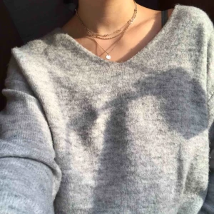  - Så gosig stickad tröja. Sparsamt använd.   Köparen står för frakt (: