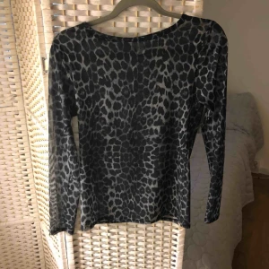  - Genomskinlig topp från New yorker i mycket fint skick.