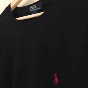  - Vintage t-shirt från Ralph Lauren. Storlek säger XL men sitter som L. Frakt tillkommer 