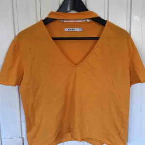  - Fet tröja från NA-KD, kan mötas upp i Karlskrona annars står köparen för frakten