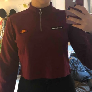  - Snygg ellesse magtröja ifrån urban outfitters!! Använd 1-2ggr precis som ny! Kan mötas upp i Malmö, eller frakta 