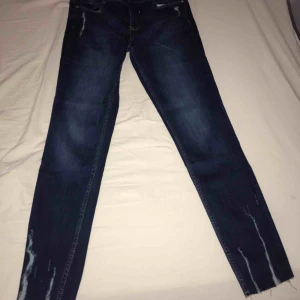  - Oanvända byxor från hm, jätte fina men tyvärr förstöra för mig