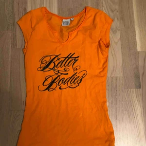  - Better Bodies t-shirt, nyskick, orange, stl xsmall, 150kr. 