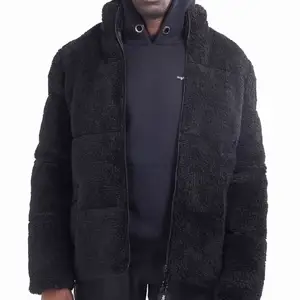 Oversized fluffig puffer jacket, varm och jätte skön. Endast använd 2ggr. Funkar nu i kylan, men även bra till vår med effektiv layering. 