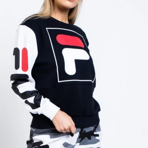  - Oanvänd Fila tröja från Madlady, ordinarie pris 799kr. Hämtas i Västerås alt skickas mot frakt. 