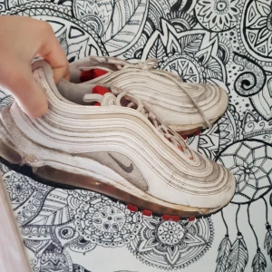  - Nike air max 97 sjukt trendiga skor fast dessa är vintage, köpta här på plick men kommer ej till användning 
