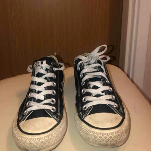  - Converse (givetvis äkta) säljes. 