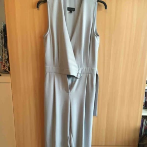  - Grå Jumpsuit   Inklusive frakt på minst 65kr