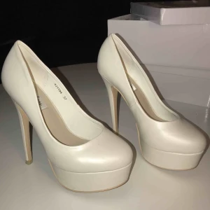  - 37 EU Platform Pump White Pearl 