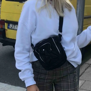  - Snyggaste coolaste väskan från nunoo bags, väldigt unik modell som inte finns kvar i deras sortiment, sparsamt använd💖