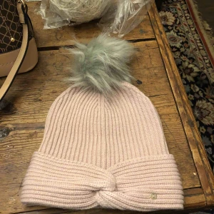  - HELT NY! Från river island, nypris 149kr säljer pga jag inte passar den. One size