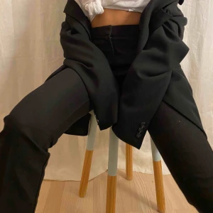  - Dom perfekta kostymbyxorna