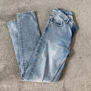  - Oanvända momjeans från bikbok:)