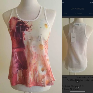  - Vacker nättopp från Jela London One size men passar bäst dig med storlek 38/40 Tryck på framsidan Nät på baksidan. Fri frakt  https://www.nellasshop.com/products/topp-med-text-vit