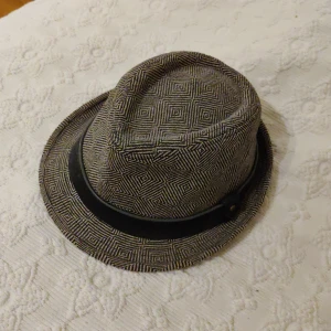 Hatt Lost and found - Brun hatt 